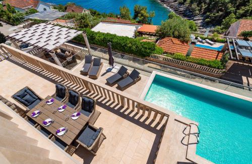 Selca Villa | Villa Kadena - Luxury Seaside Villa with Private Heated Pool