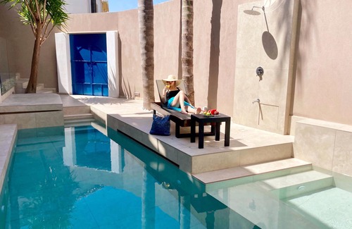 Loutra Villa | Villa Kallergi - Athena: Casa amplia, con piscina y jardín, vistas al mar, cerca de la playa.