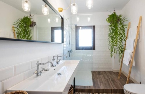 Buenavista del Norte Villa | Casa vacacional "Karat Villa Oásis De Teno" con piscina climatizada, 2 terrazas y Wi-Fi