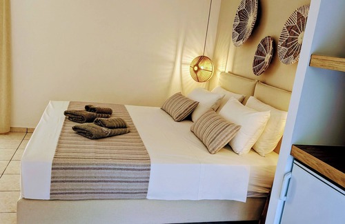 Skiathos Hotel | Villa Karina - Near Achladies Beach