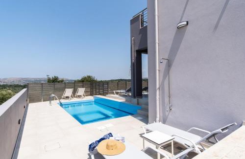 Filaki Villa | Villa Karouzo - With Private Pool