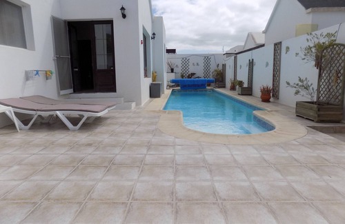 Matagorda Villa | Villa Katie es una fantástica villa privada de 3 dormitorios con piscina y está al lado de la playa
