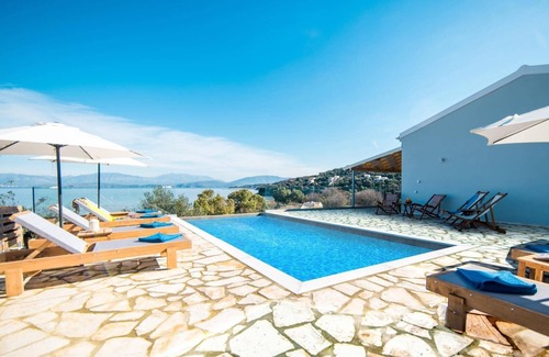 Apraos Villa | Villa Katostrato Beach by Villa Plus