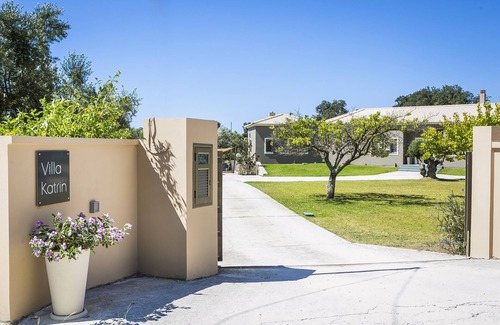 Sarlata Casa | Villa Katrin Walking Distance to Beach