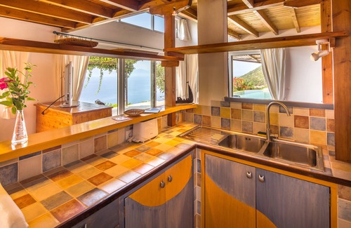 Sivota Villa | Villa Katsika es el encanto y una de las vistas al mar m����s hermosas de la isla.