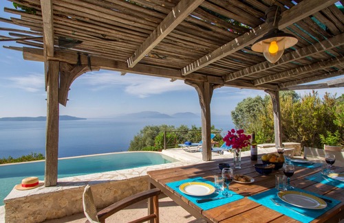 Sivota Villa | Villa Katsika es el encanto y una de las vistas al mar m����s hermosas de la isla.