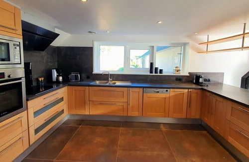 Roscoff Casa | Villa Kergaro, Sea view, sleeps 10, heated pool