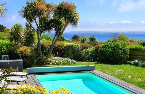 Roscoff Casa | Villa Kergaro, Sea view, sleeps 10, heated pool