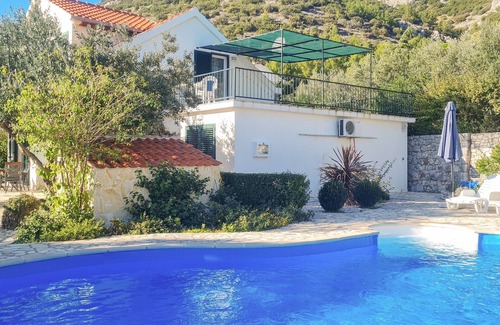 Viganj Villa | Villa Klara - Casa de vacaciones con terraza, piscina y vistas al mar