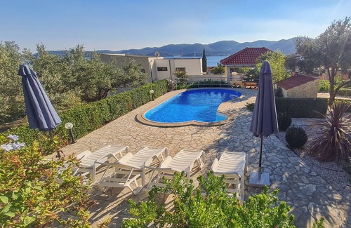 Viganj Villa | Villa Klara - Casa de vacaciones con terraza, piscina y vistas al mar