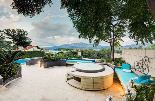 Cove Tri Zala (Zrnovo) Villa | Beachfront Villa Korkyra with Pool
