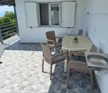 Piqeras Apartamento | Villa Kostandin