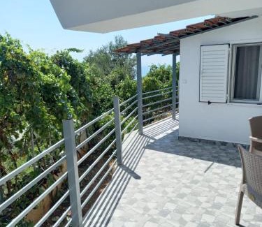 Piqeras Apartamento | Villa Kostandin