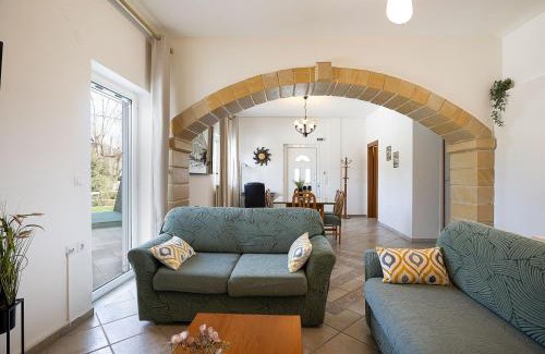 Lameriana Casa | Villa Kounoupas, comfy villa with swimming pool up to 8 guests!