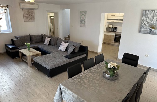 Krk Casa | Villa KRK: casa exclusiva de 4 ****, piscina climatizada, 150 m del mar, vista al mar