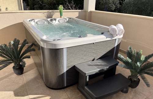 Krk Casa | Villa KRK: casa exclusiva de 4 ****, piscina climatizada, 150 m del mar, vista al mar