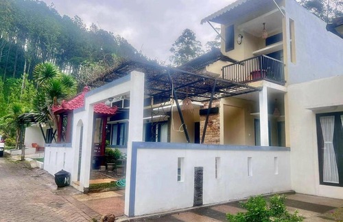Ngaglik Cabina | Villa Kusuma Pinus 3 Bedroom with Pool