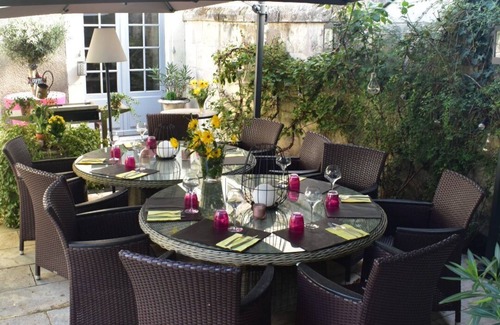 Chinon Casa | Villa L'ENTREPOTES with heated pool in CHINON's historic city center