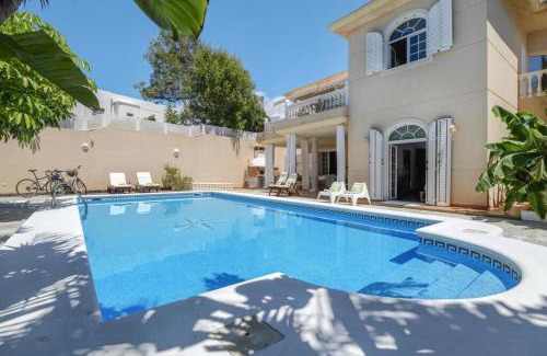Playa del Cable Apartamento | Villa La Concha Beachfront Heated Pool