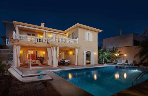 Playa del Cable Apartamento | Villa La Concha Beachfront Heated Pool