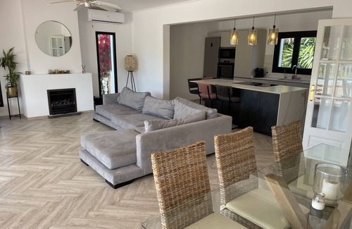 Urbanización La Mandarina Villa | Villa 'La Gavina' con vistas a la montaña, Wi-Fi y aire acondicionado
