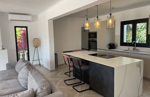 Urbanización La Mandarina Villa | Villa 'La Gavina' con vistas a la montaña, Wi-Fi y aire acondicionado