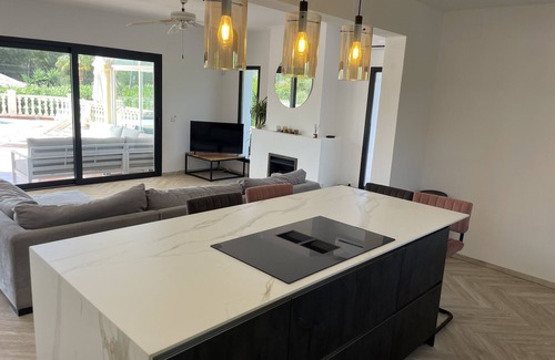 Urbanización La Mandarina Villa | Villa 'La Gavina' con vistas a la montaña, Wi-Fi y aire acondicionado