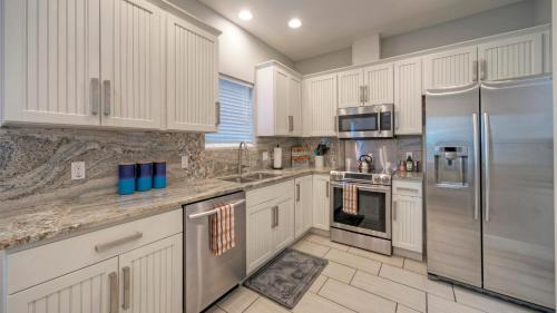 Corpus Christi Casa | Villa La Isla Family Condo with Pool Near Corpus Christis Best Beaches Dining