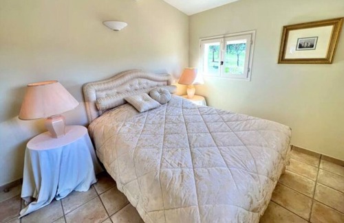 Cogolin Cama Y Desayuno | Villa La Source 83 - Room 1 close to Saint Tropez