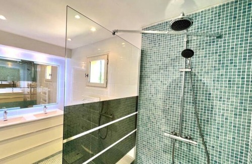 Cogolin Cama Y Desayuno | Villa La Source 83 - Room 2 close to Saint Tropez