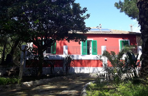 Capo Peloro Villa | Villa Labruto - Apartamento Aire y Fuego con terraza y jardín.
