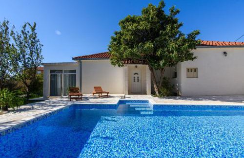 Kastel Sucurac Villa | Villa Lado with private pool near Split