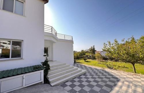 Karavas Casa | Villa Large Garden&Outdoor Space