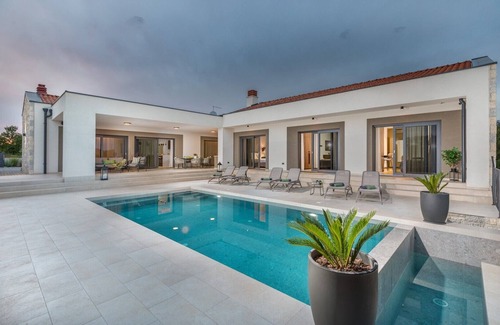 Kurili Villa | Villa Lastine - Hermosa villa moderna de nueva construcción con piscina privada cerca de Rovinj
