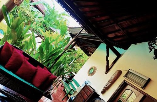 Batubelig Cama Y Desayuno | Villa Layang Bulan a homey guesthouse for men near the beach in North Kuta