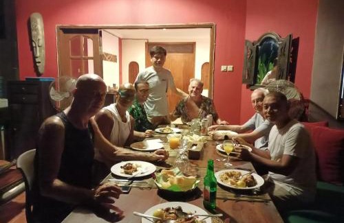 Batubelig Cama Y Desayuno | Villa Layang Bulan a homey guesthouse for men near the beach in North Kuta