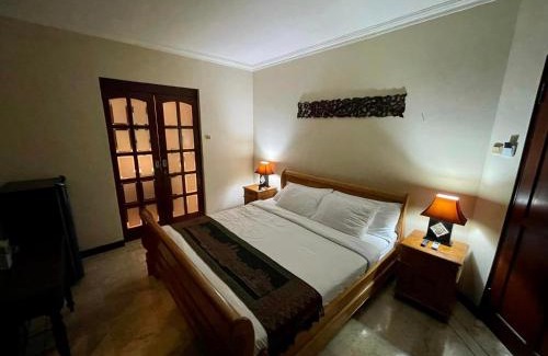 Batubelig Cama Y Desayuno | Villa Layang Bulan a homey guesthouse for men near the beach in North Kuta
