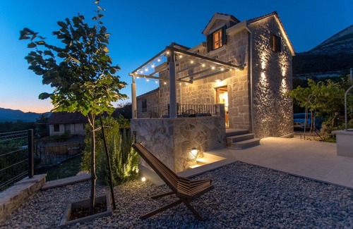 South Croatia Coast Villa | Villa Le Adria Hot Tub Free Beach Parking