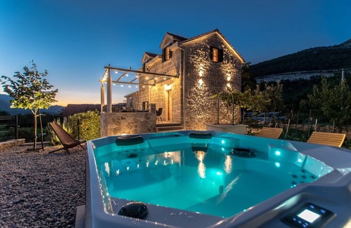 South Croatia Coast Villa | Villa Le Adria Hot Tub Free Beach Parking