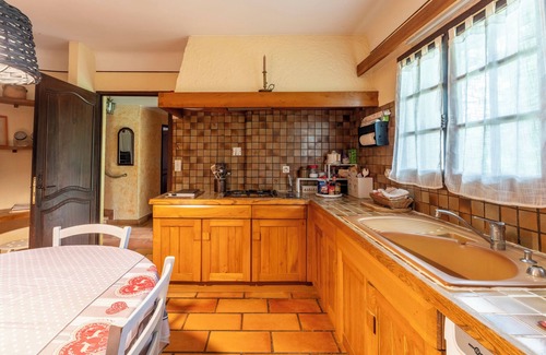 Barbentane Villa | Villa 'Le Colombier - Cambalala' con vistas a la montaña, piscina privada y Wi-Fi