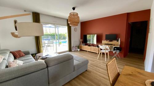 Azur Casa | Villa Le Faré 10 min des plages - Climatisée - 8 Pers - Piscine Chauffée du 1er mai au 30 sept -