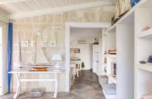 Favignana Villa | Villa 'Le Pigne' - espléndidas vistas al mar, piscina privada, césped y jardín.