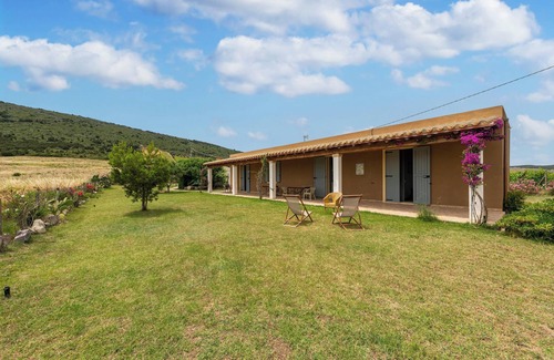 Sant'Anna Arresi Villa | "Villa Le Vigne" cerca del mar con jardín y terraza