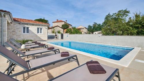 Fiorini Casa | Villa Leon by Villas Holiday