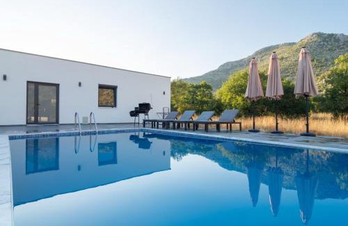 Zavala Villa | Villa Leona
