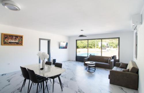 Zavala Villa | Villa Leona