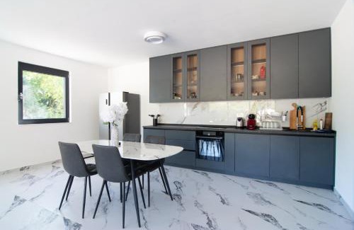 Zavala Villa | Villa Leona