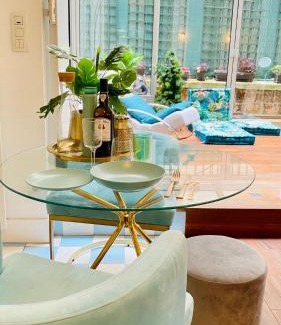 Montmartre Apartamento | Villa Lepic, Luxury flat in Montmartre with private terrasse-Appartement entier