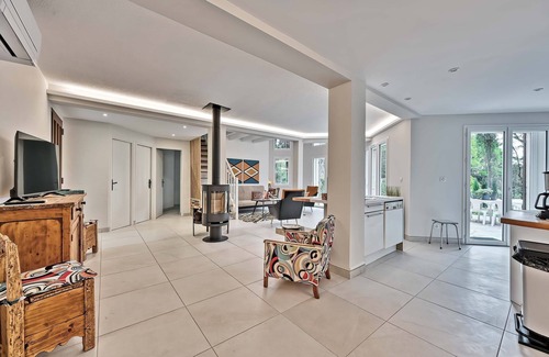 Les Angles Villa | Villa Les Cerisiers : 70's decor, parking, Clim