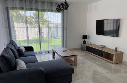 Bassan Villa | Villa les Palmiers quiet with swimming pool